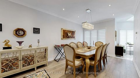 Photo 3 at 31 Mulholland Drive, Beverley Glen, Vaughan