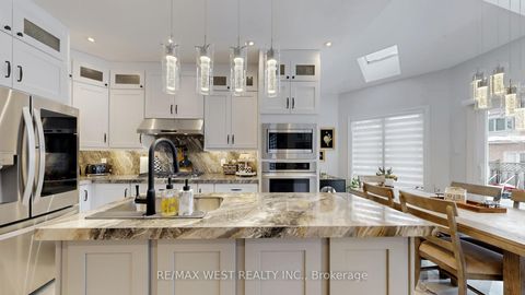 Photo 9 at 31 Mulholland Drive, Beverley Glen, Vaughan