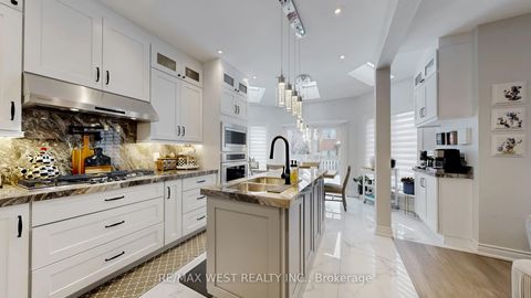 Photo 11 at 31 Mulholland Drive, Beverley Glen, Vaughan