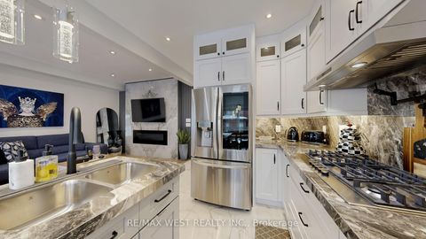 Photo 12 at 31 Mulholland Drive, Beverley Glen, Vaughan