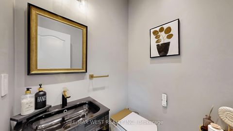 Photo 15 at 31 Mulholland Drive, Beverley Glen, Vaughan