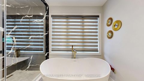 Photo 25 at 31 Mulholland Drive, Beverley Glen, Vaughan