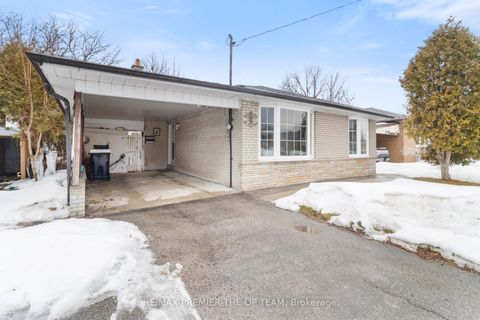 Photo 2 at 16 Brantwood Drive, Woburn, Toronto