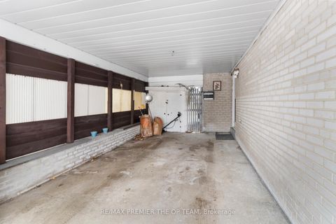 Photo 5 at 16 Brantwood Drive, Woburn, Toronto