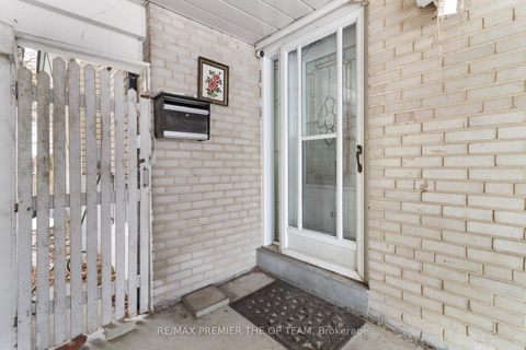 Photo 6 at 16 Brantwood Drive, Woburn, Toronto
