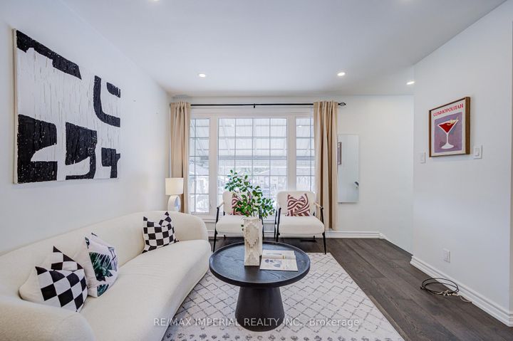 Photo 1 at 254 Browndale Crescent, Crosby, Richmond Hill