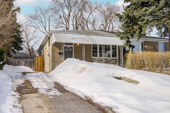 Photo 2 at 254 Browndale Crescent, Crosby, Richmond Hill