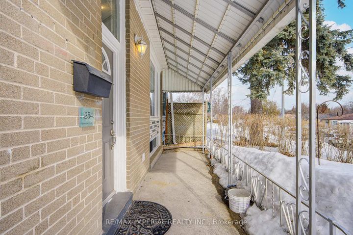 Photo 4 at 254 Browndale Crescent, Crosby, Richmond Hill