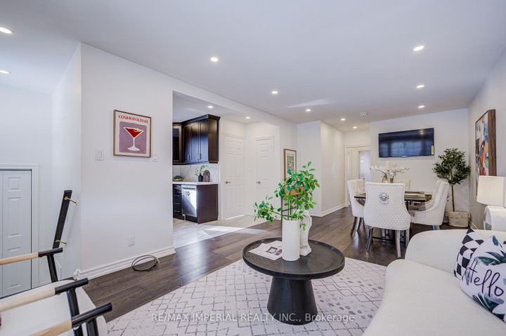 Photo 6 at 254 Browndale Crescent, Crosby, Richmond Hill