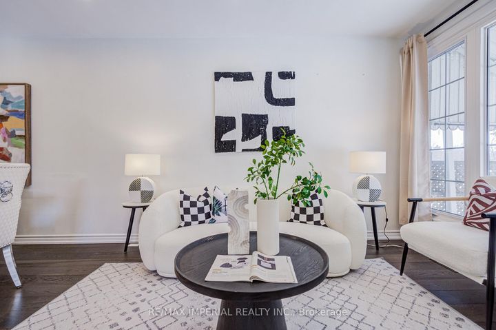 Photo 7 at 254 Browndale Crescent, Crosby, Richmond Hill