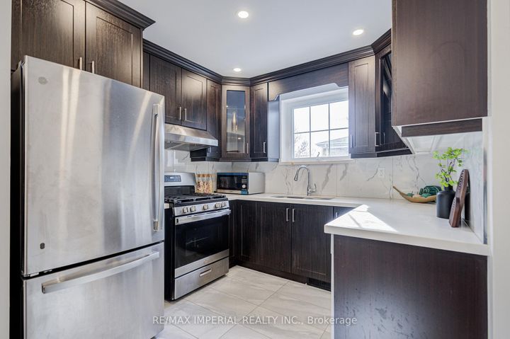 Photo 8 at 254 Browndale Crescent, Crosby, Richmond Hill