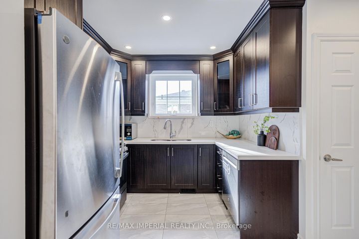 Photo 9 at 254 Browndale Crescent, Crosby, Richmond Hill