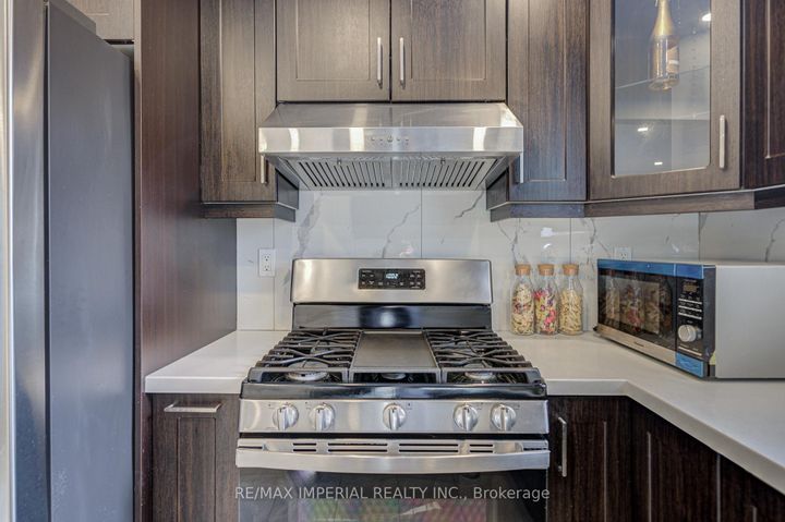 Photo 10 at 254 Browndale Crescent, Crosby, Richmond Hill