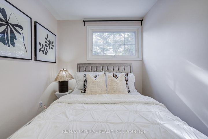 Photo 22 at 254 Browndale Crescent, Crosby, Richmond Hill