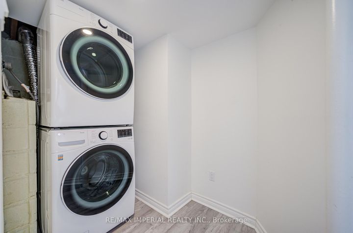 Photo 28 at 254 Browndale Crescent, Crosby, Richmond Hill