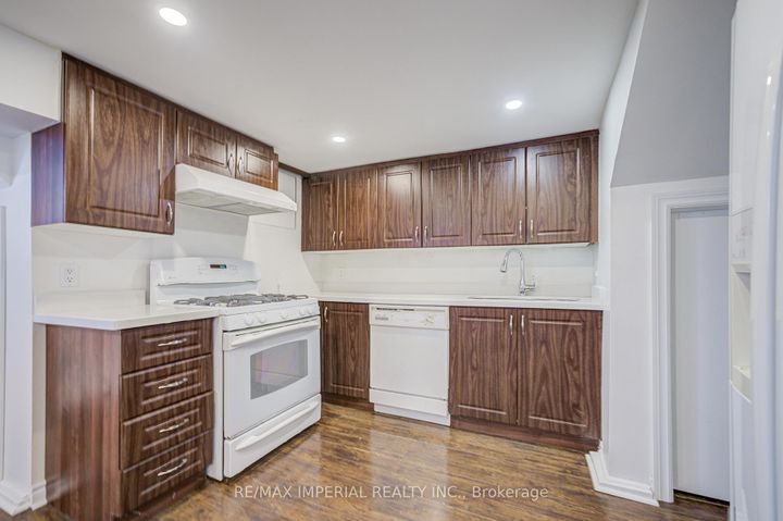 Photo 31 at 254 Browndale Crescent, Crosby, Richmond Hill