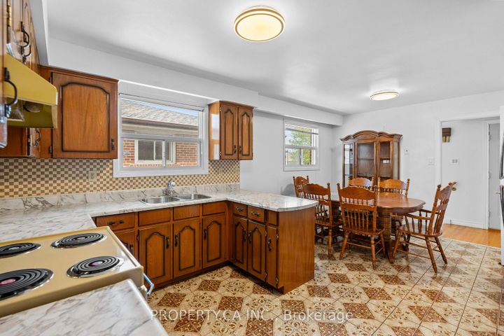 Photo 13 at 48 Navaho Drive, Pleasant View, Toronto