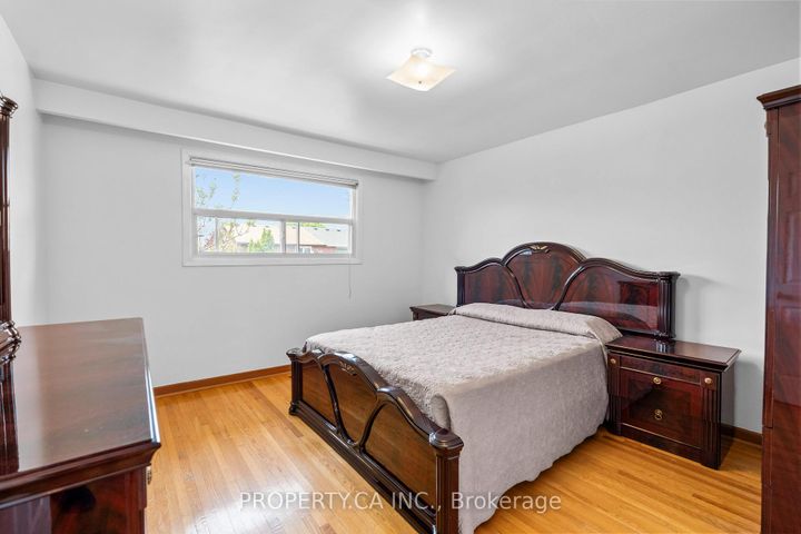 Photo 17 at 48 Navaho Drive, Pleasant View, Toronto