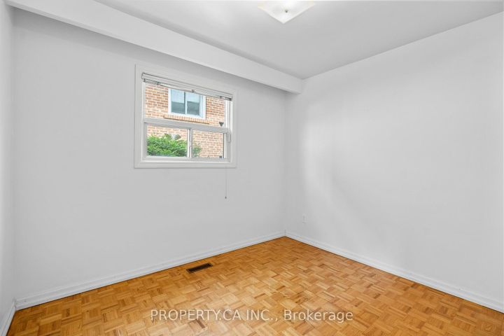 Photo 22 at 48 Navaho Drive, Pleasant View, Toronto