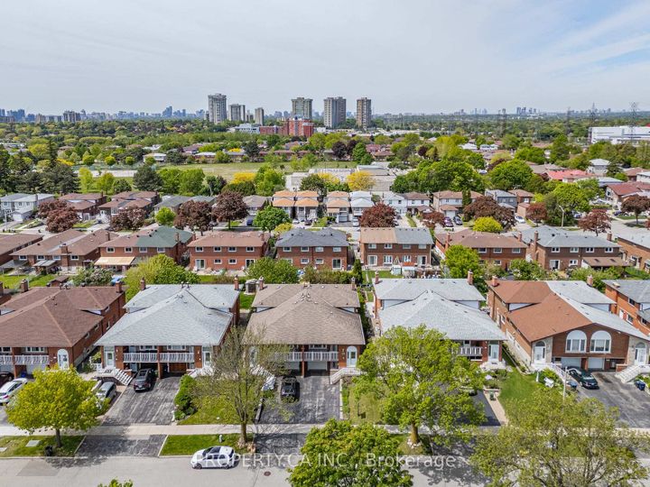 Photo 31 at 48 Navaho Drive, Pleasant View, Toronto