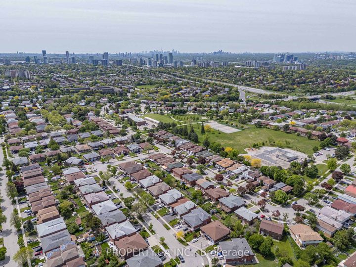 Photo 32 at 48 Navaho Drive, Pleasant View, Toronto