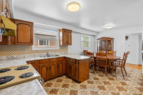 Photo 13 at 48 Navaho Drive, Pleasant View, Toronto