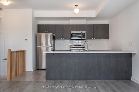 Photo 5 at 33 Red Maple Lane, Shore, Barrie