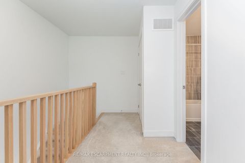 Photo 9 at 33 Red Maple Lane, Shore, Barrie