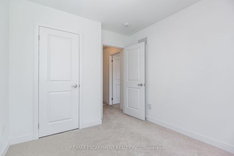 Photo 15 at 33 Red Maple Lane, Shore, Barrie