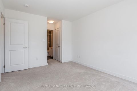 Photo 17 at 33 Red Maple Lane, Shore, Barrie