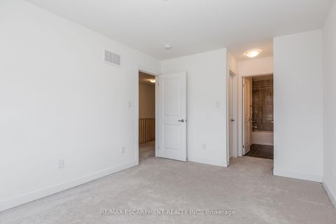 Photo 18 at 33 Red Maple Lane, Shore, Barrie