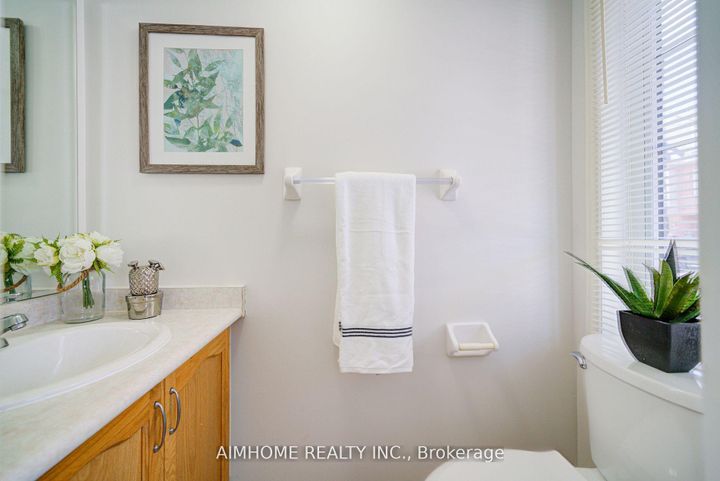 Photo 4 at 27 Warrington Way, Berczy, Markham