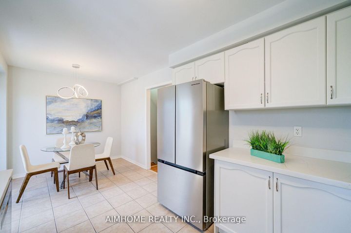 Photo 12 at 27 Warrington Way, Berczy, Markham