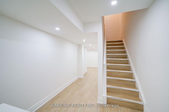 Photo 31 at 27 Warrington Way, Berczy, Markham