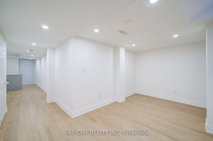 Photo 33 at 27 Warrington Way, Berczy, Markham