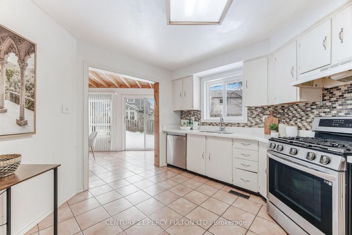 Photo 8 at 782 Aspen Road, Amberlea, Pickering