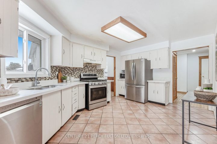 Photo 9 at 782 Aspen Road, Amberlea, Pickering