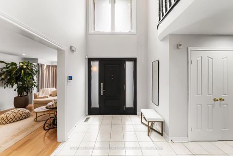 Photo 3 at 27 Savoy Crescent, Beverley Glen, Vaughan