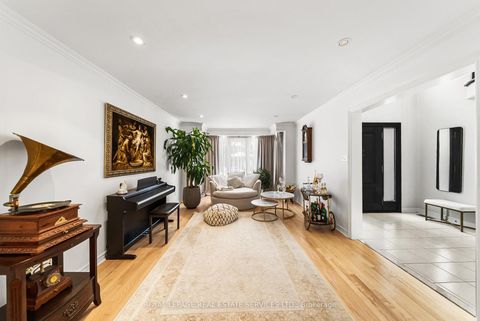 Photo 4 at 27 Savoy Crescent, Beverley Glen, Vaughan