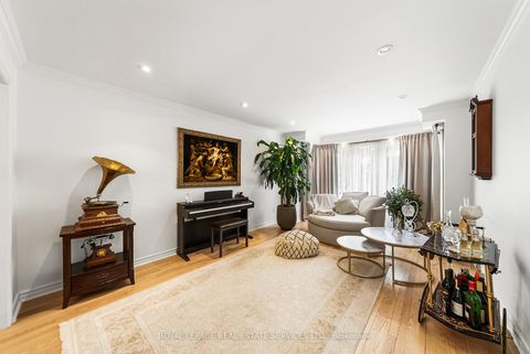 Photo 5 at 27 Savoy Crescent, Beverley Glen, Vaughan