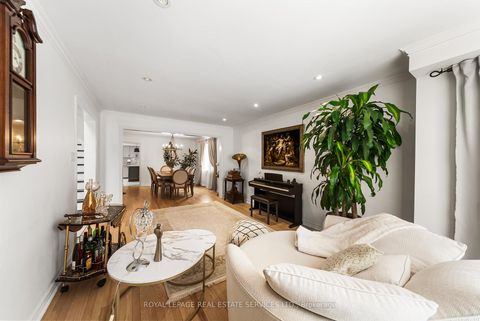 Photo 6 at 27 Savoy Crescent, Beverley Glen, Vaughan