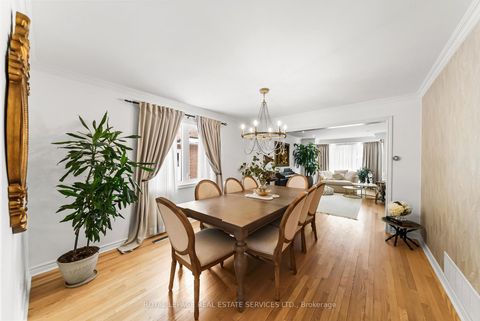 Photo 7 at 27 Savoy Crescent, Beverley Glen, Vaughan