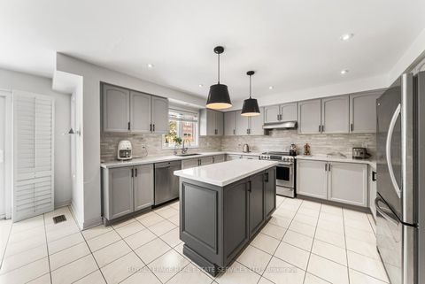 Photo 8 at 27 Savoy Crescent, Beverley Glen, Vaughan