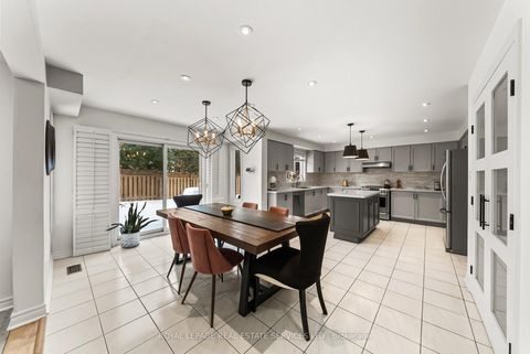 Photo 13 at 27 Savoy Crescent, Beverley Glen, Vaughan