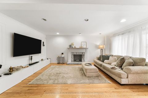 Photo 15 at 27 Savoy Crescent, Beverley Glen, Vaughan