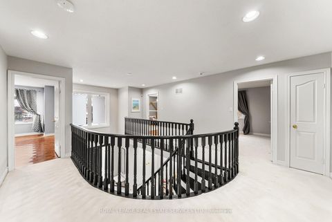 Photo 20 at 27 Savoy Crescent, Beverley Glen, Vaughan