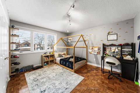 Photo 27 at 27 Savoy Crescent, Beverley Glen, Vaughan