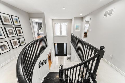 Photo 30 at 27 Savoy Crescent, Beverley Glen, Vaughan