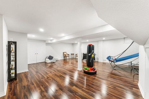 Photo 32 at 27 Savoy Crescent, Beverley Glen, Vaughan