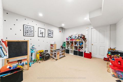 Photo 35 at 27 Savoy Crescent, Beverley Glen, Vaughan